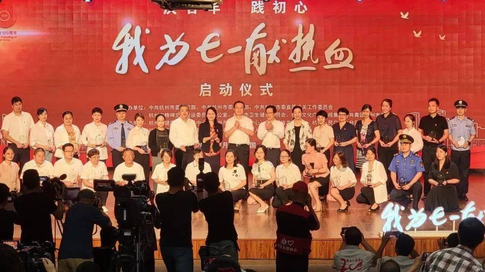逃离老旧温泉社